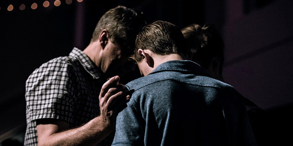 people praying