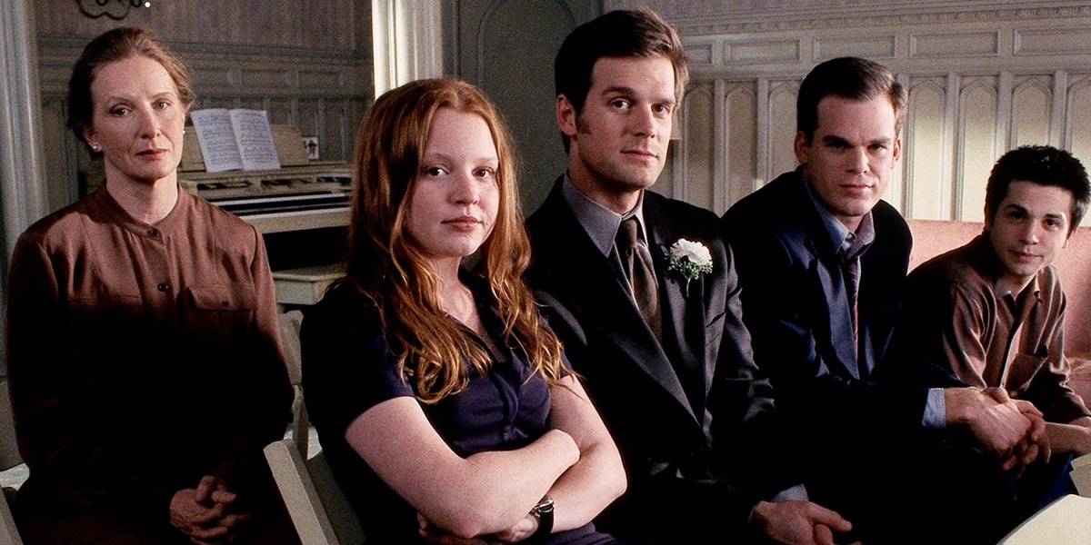 The cast of Six Feet Under on set