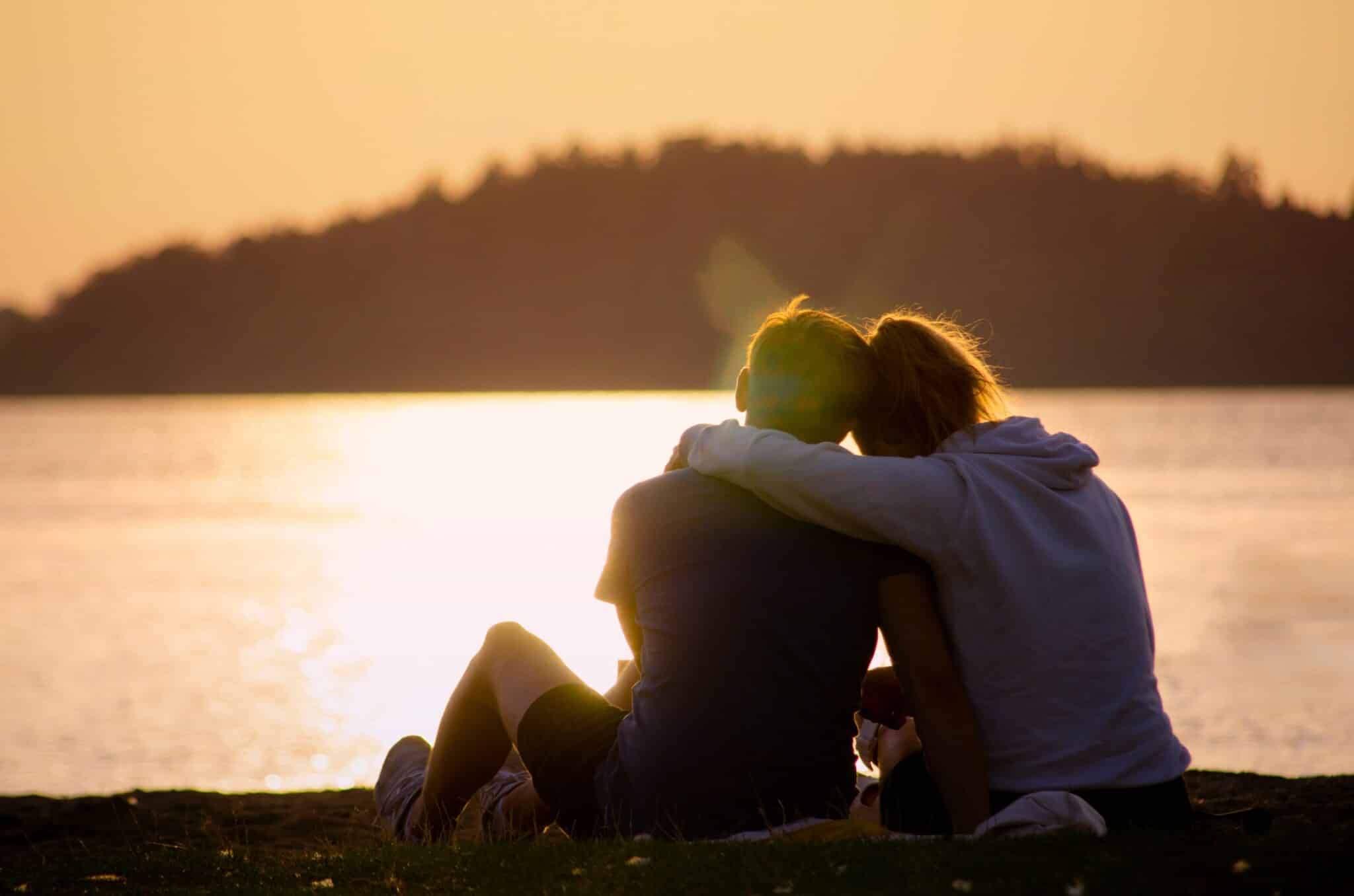 People embracing | Photo by Cathy Mü on Unsplash