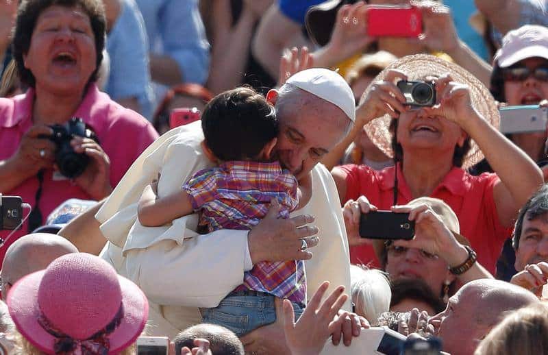 Pope Francis hugging a kid