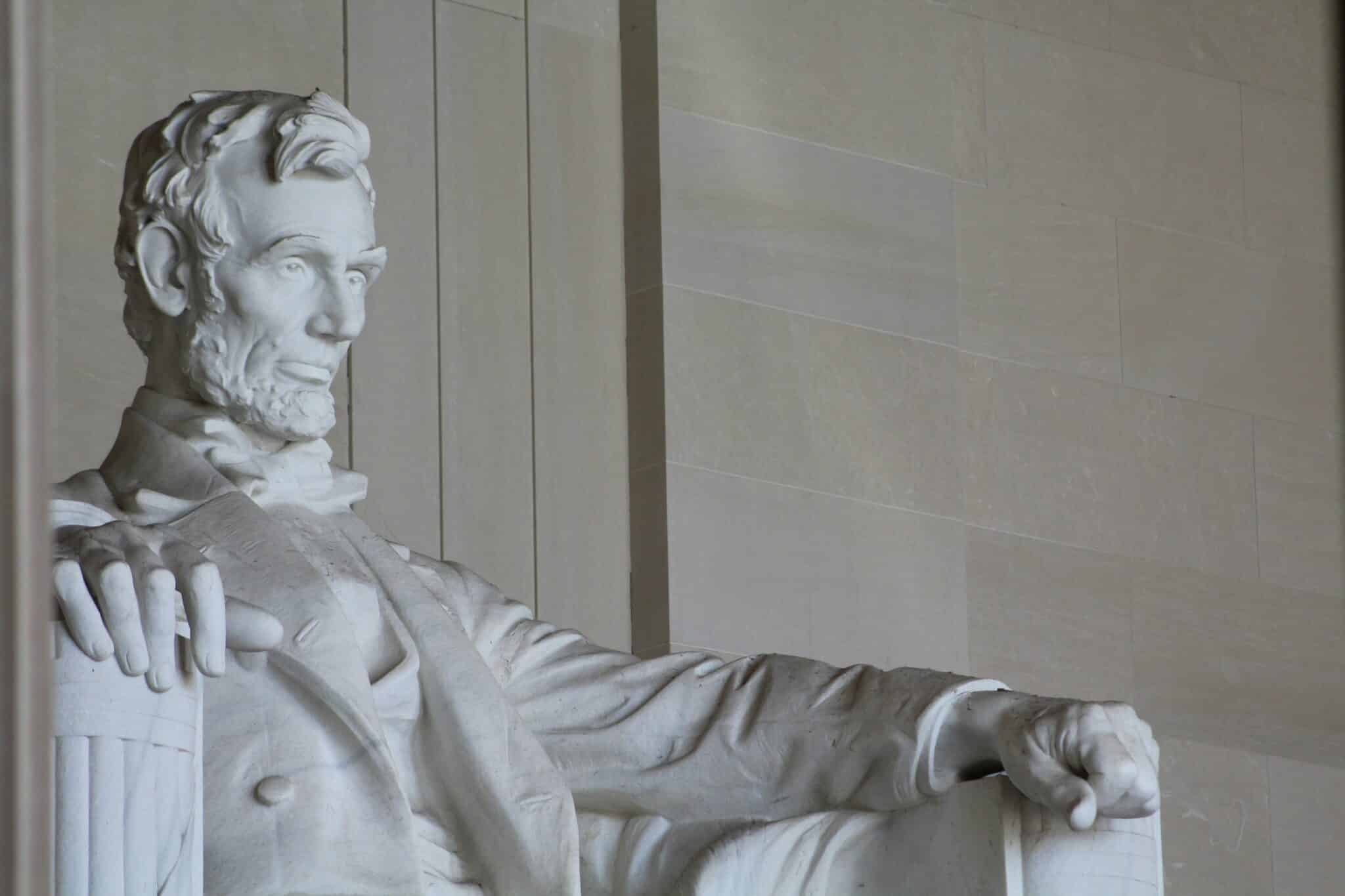 Statue of President Abraham Lincoln | Photo by Ed Fr on Unsplash