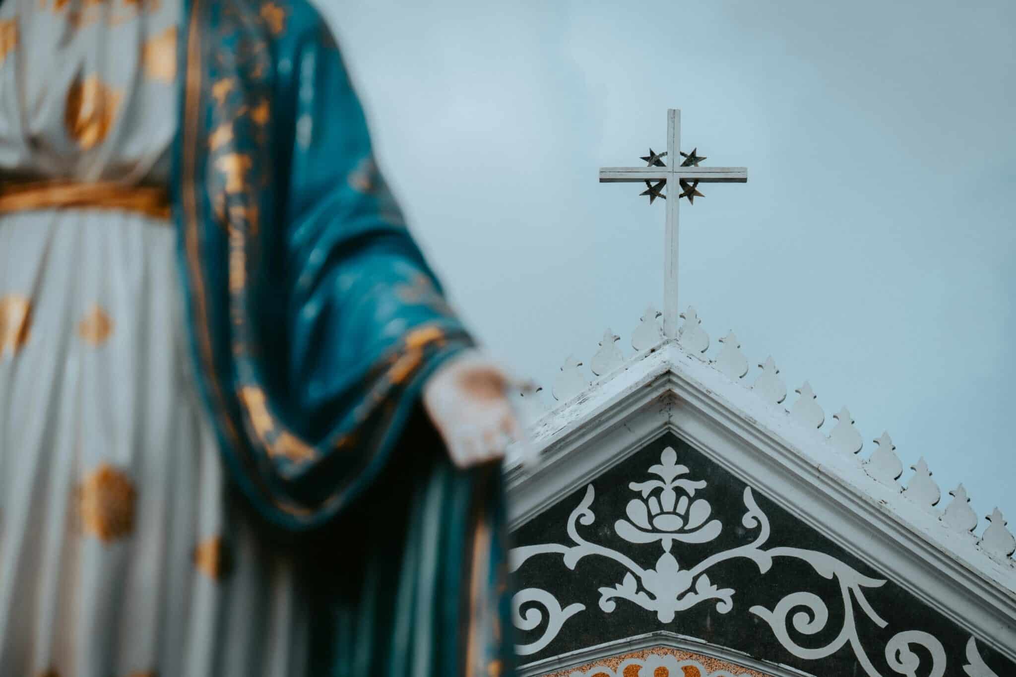 statue of mary | Photo by sukrit lamthong