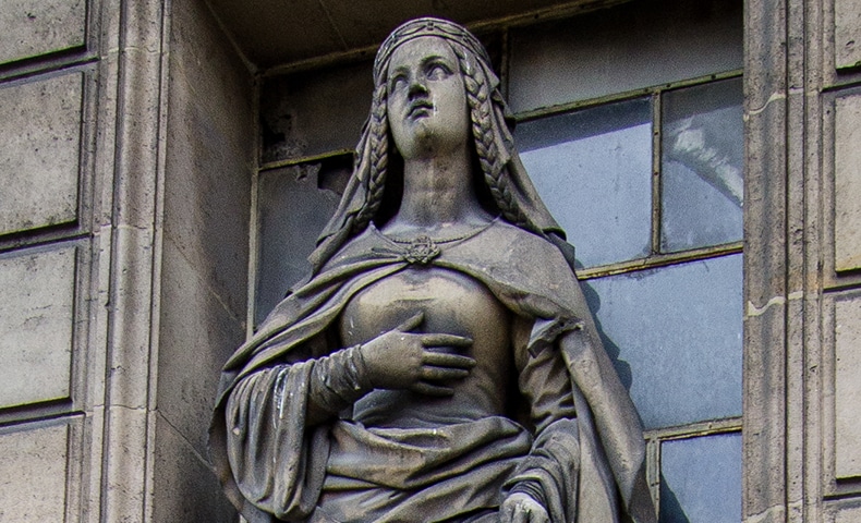 Statue of Saint Margaret of Scotland