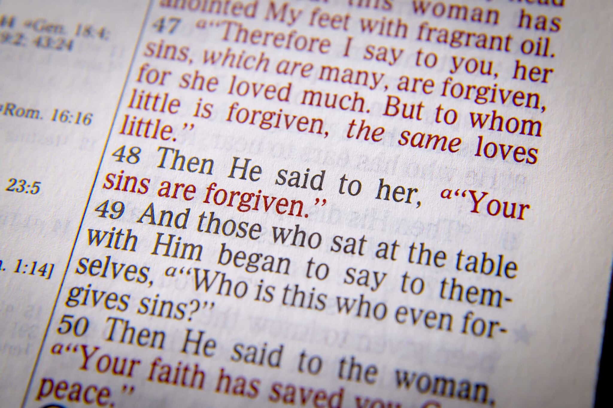 Pen bible with focus on the verses