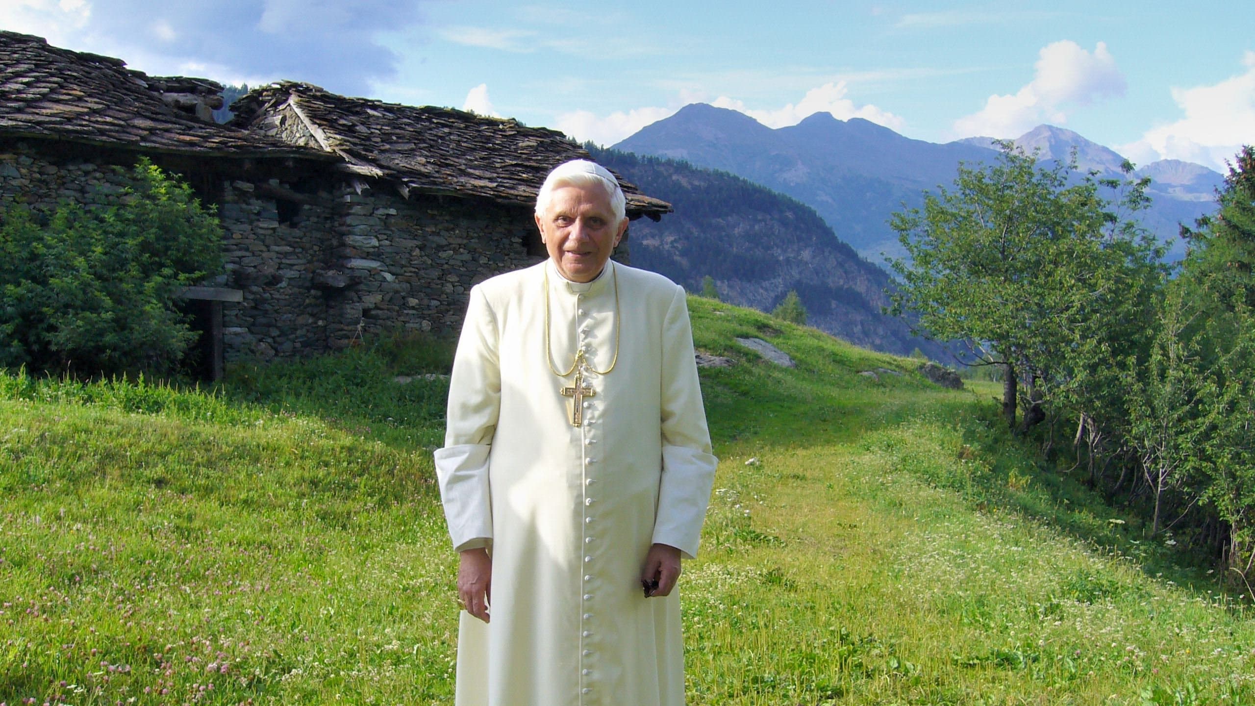 Retired Pope Benedict XVI's final message to Catholics around the world was: "Stand firm in the faith! Do not let yourselves be confused!"