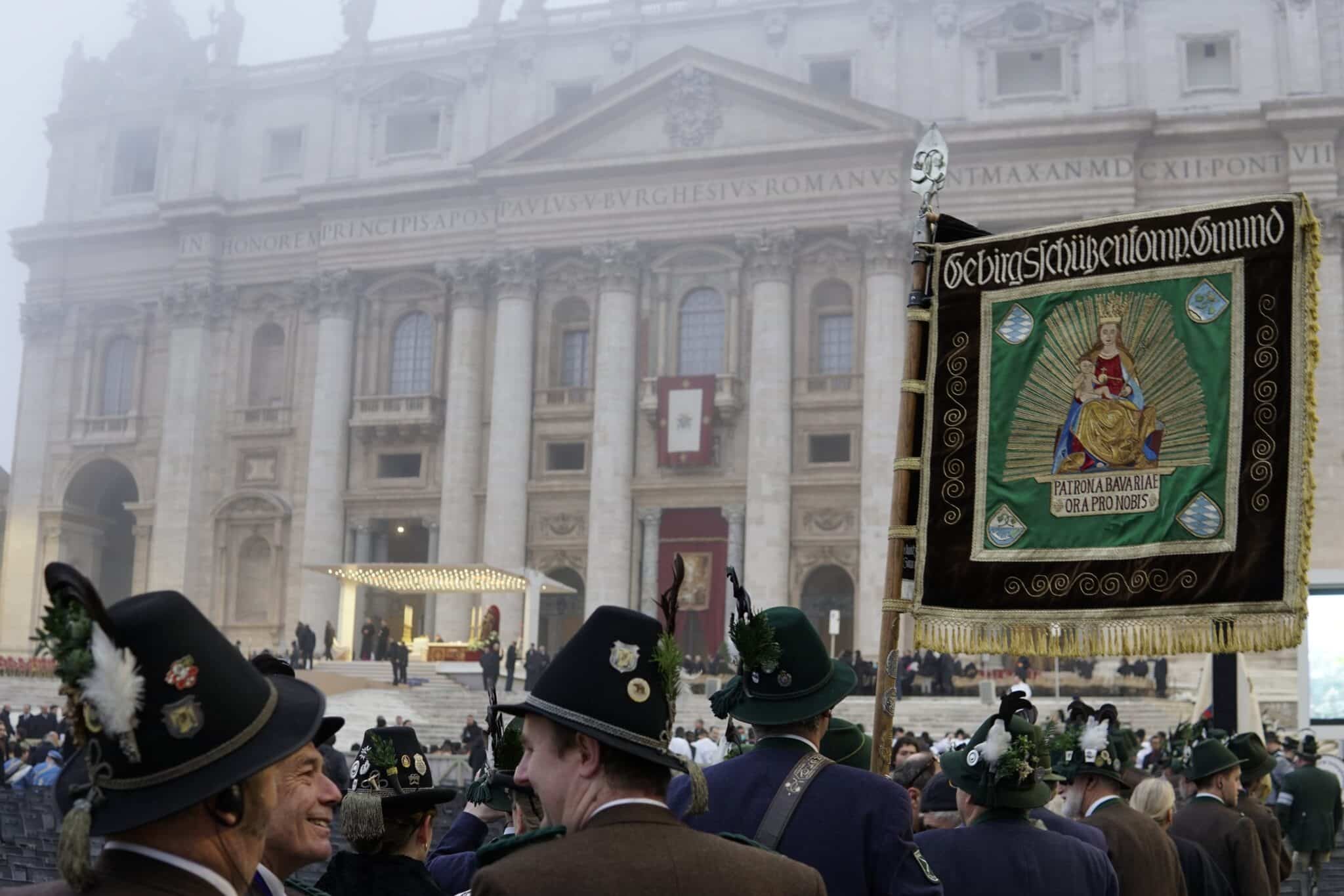 Pilgrims from Bavaria in Germany arrive for the funeral Mass of Pope Benedict XVI in St. Peter's Square at the Vatican Jan. 5, 2023. (CNS photo/Justin McLellan)