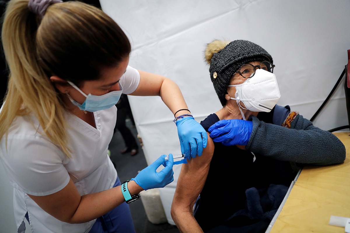 A health care worker in New York City administers a shot of the Moderna COVID-19 vaccine to a woman at a pop-up vaccination site Jan. 29, 2021.(CNS photo/Mike Segar, Reuters)