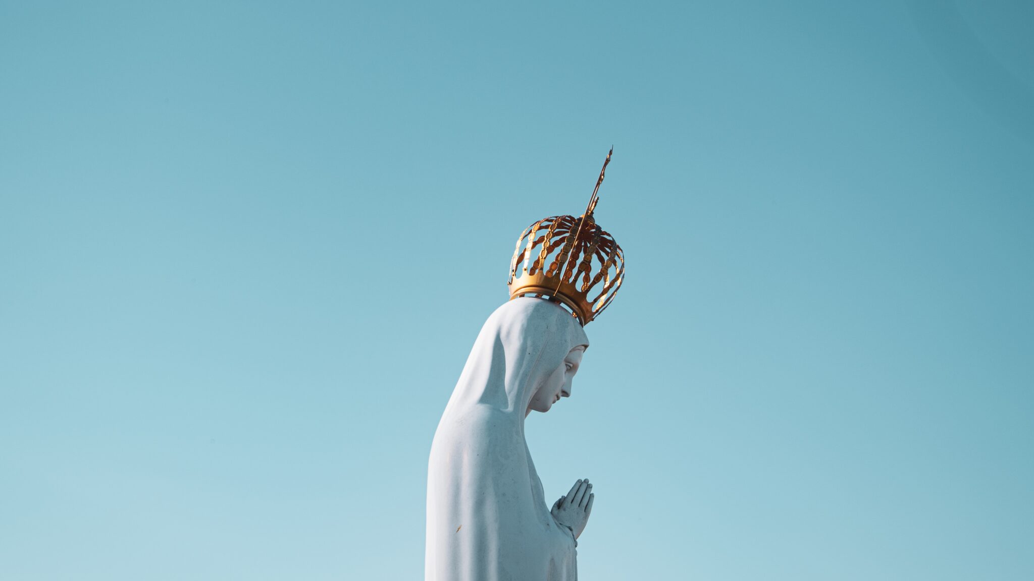 Statue of the Blessed Virgin Mary | Photo by Mateus Campos Felipe on Unsplash