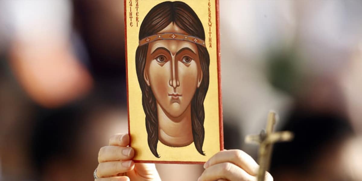 hands holding up a picture of St. Kateri