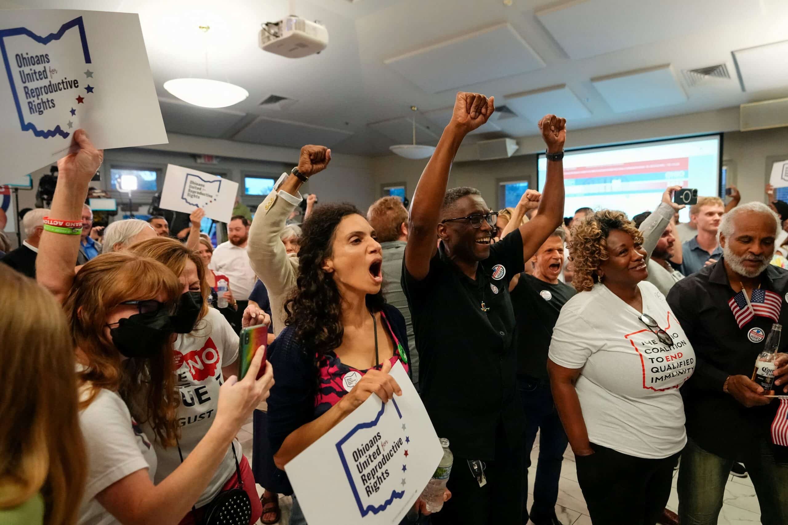 People cheering for Ohio reproductive rights