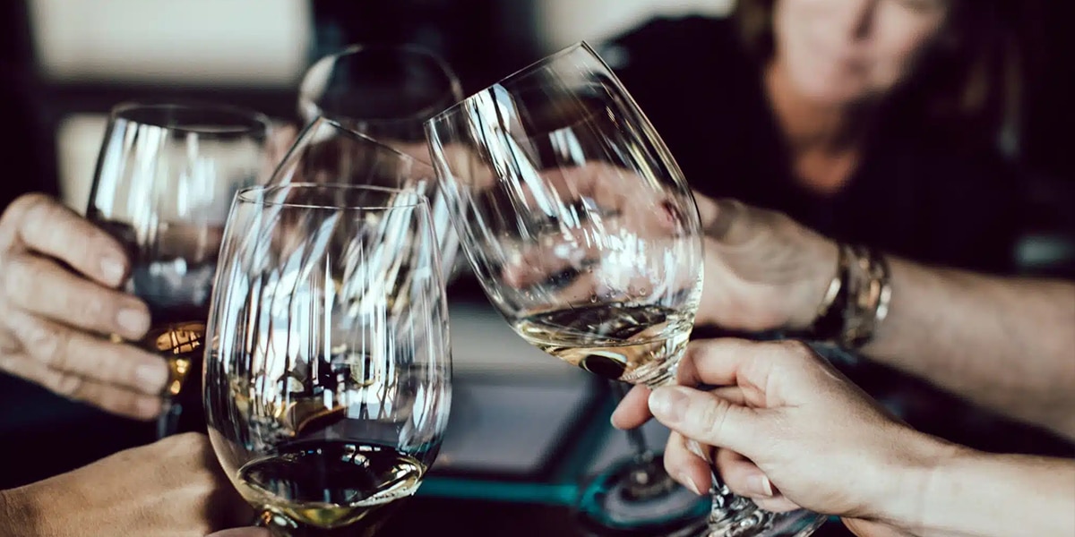 avoiding conflict on thanksgiving; glasses clicking together; Photo by Scott Warman on Unsplash