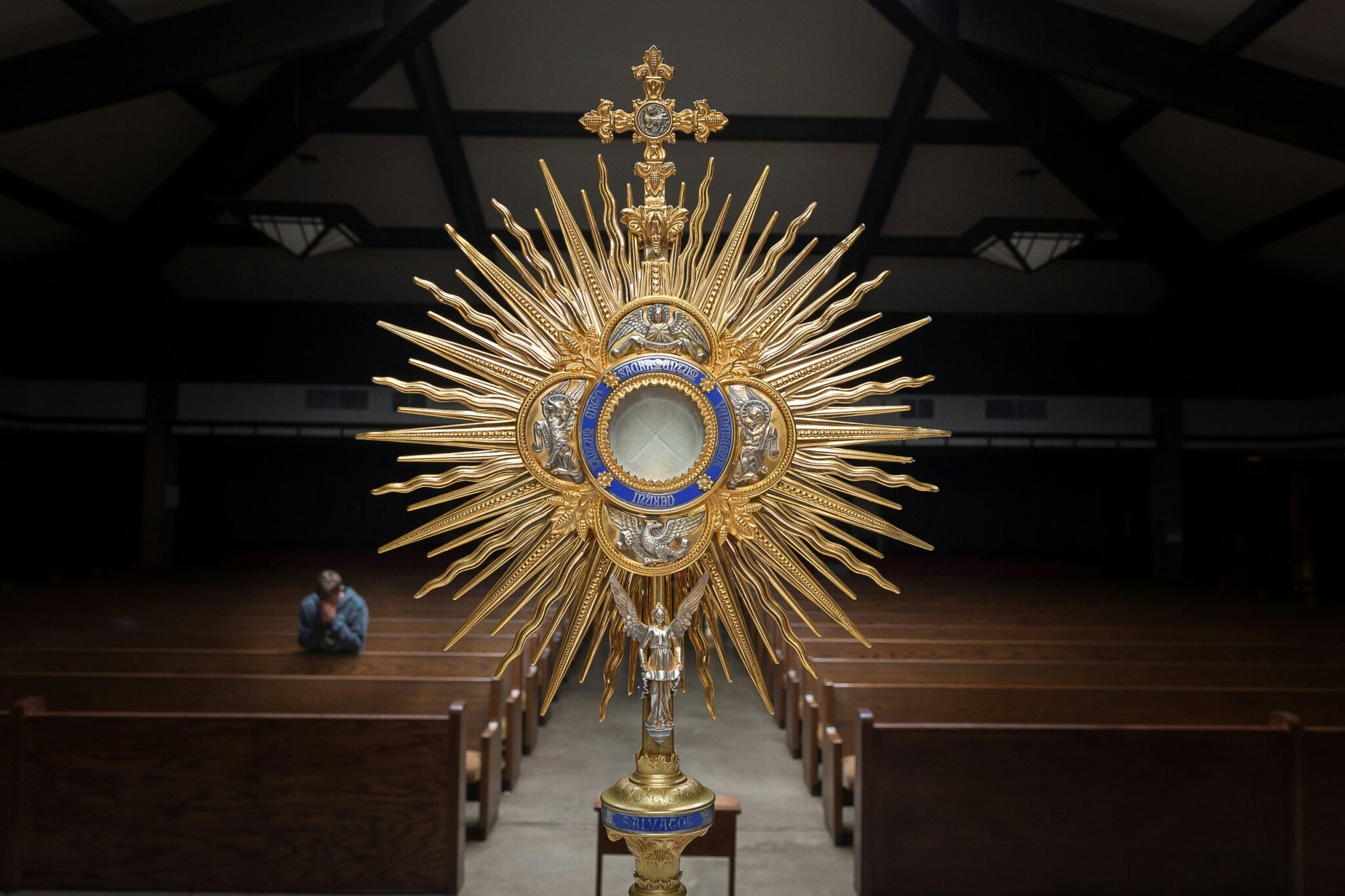 Eucharistic adoration | Photo by Josh Applegate on Unsplash