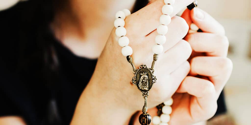 woman praying with a rosary