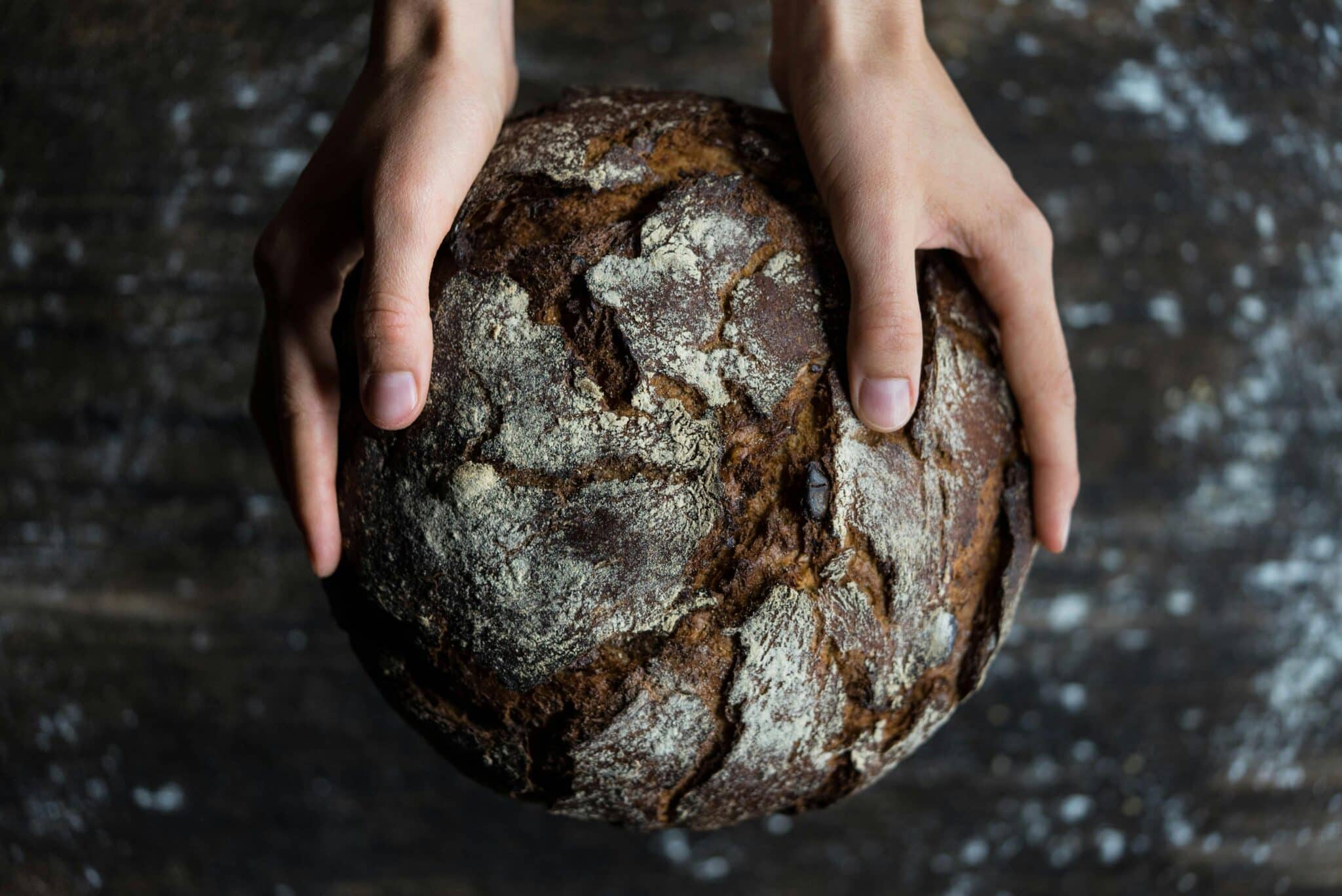 Holding bread | Photo by Flo Maderebner