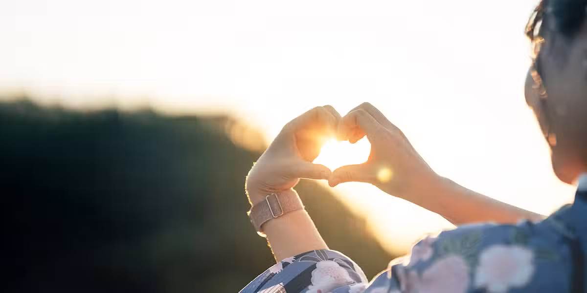 Heart sign | Photo by Spenser Sembrat on Unsplash