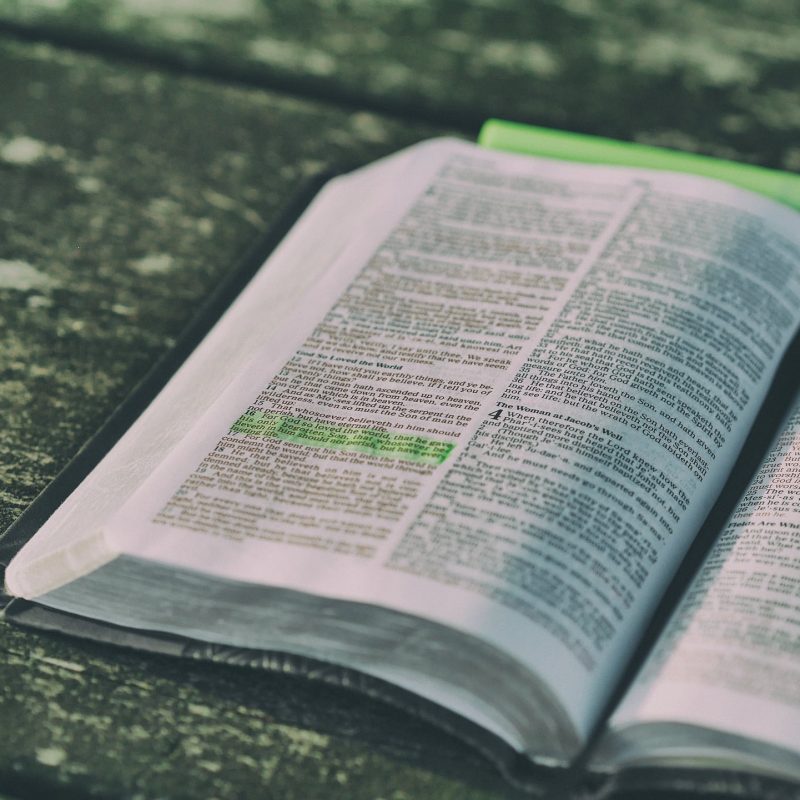 bible-1868359_1920