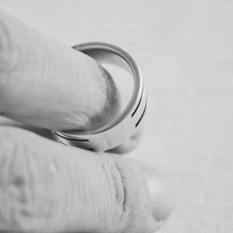 hand-holding-a-wedding-ring