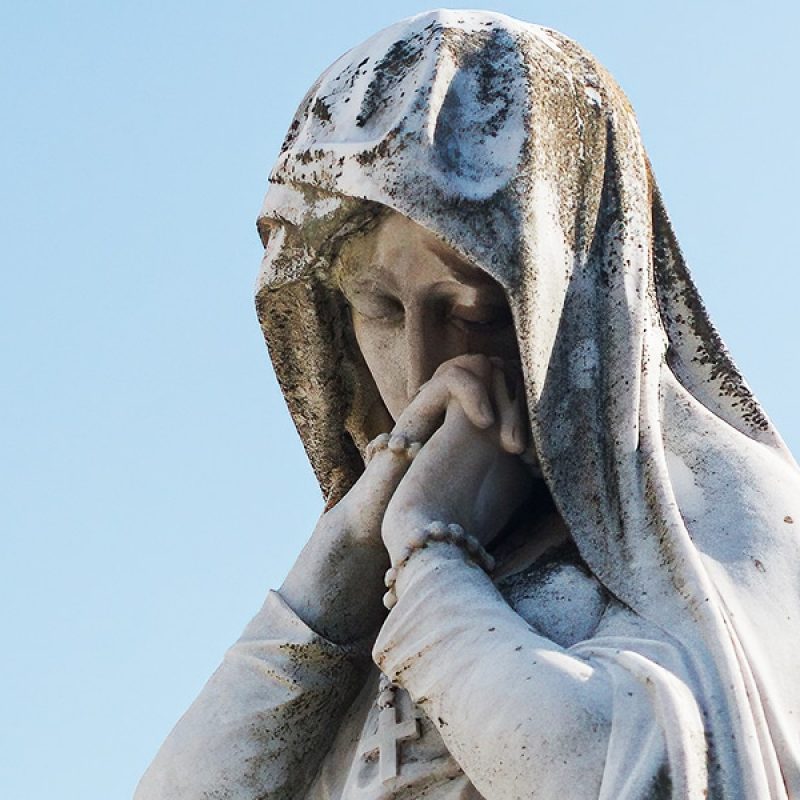 Statue of praying Mary
