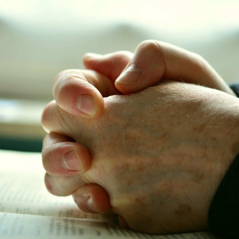 pray-2558490_1920
